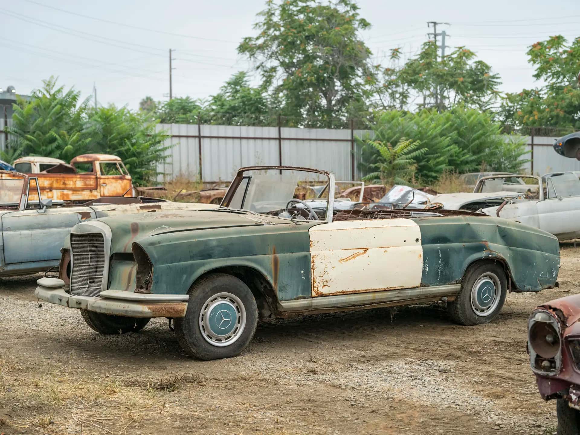 1963 Mercedes-Benz 220 SEb Cabriolet sold for $4,760