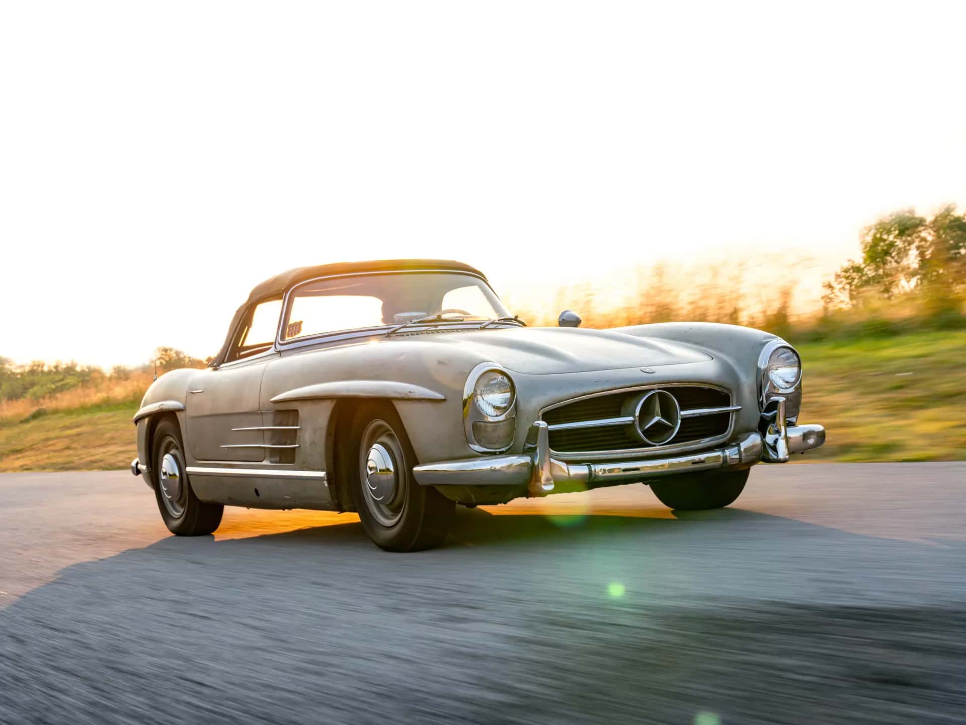 1957 Mercedes-Benz 300 SL Roadster sold for $1,105,000