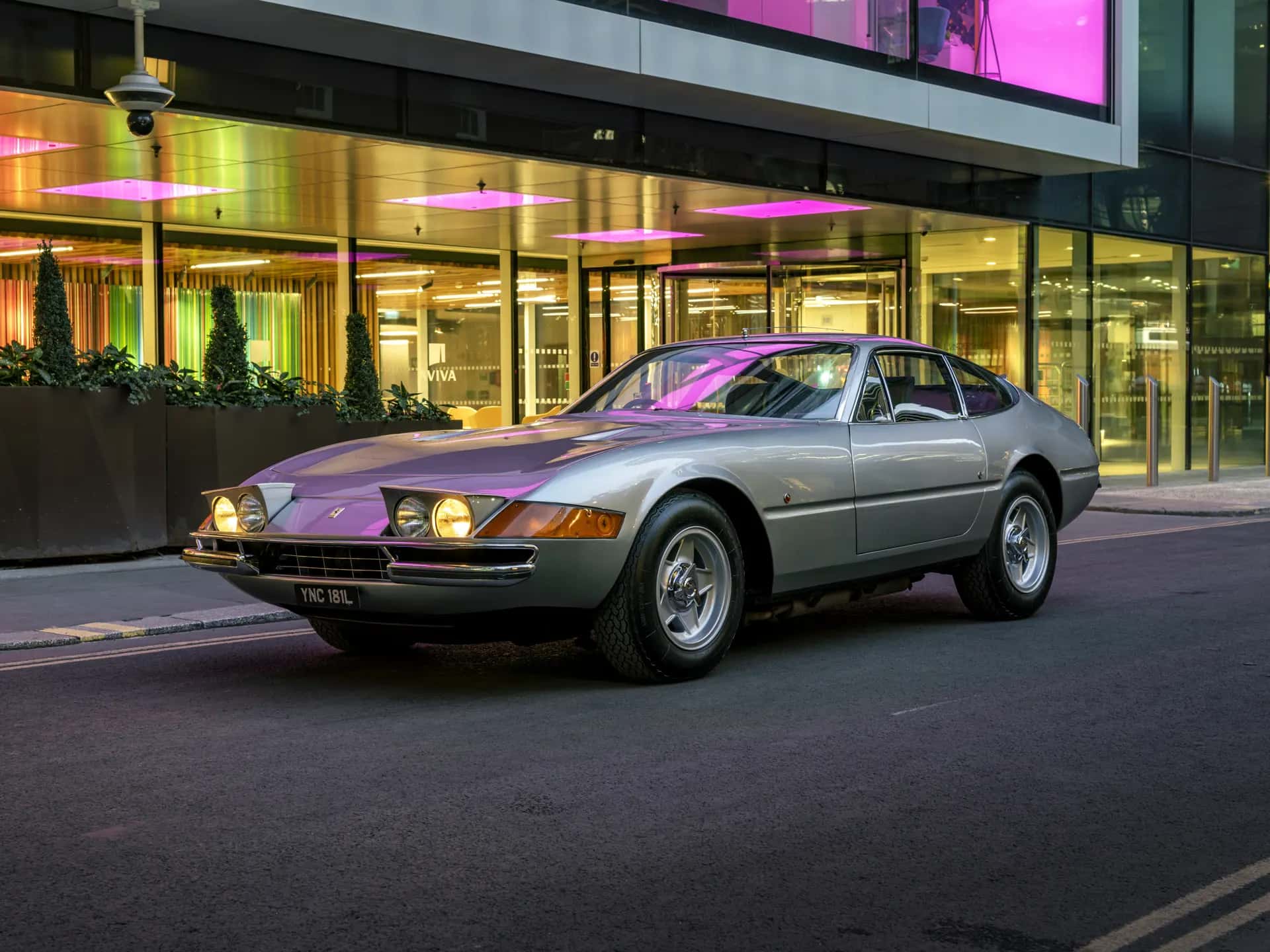 1972 Ferrari 365 GTB/4 Daytona Berlinetta sold for £320,000