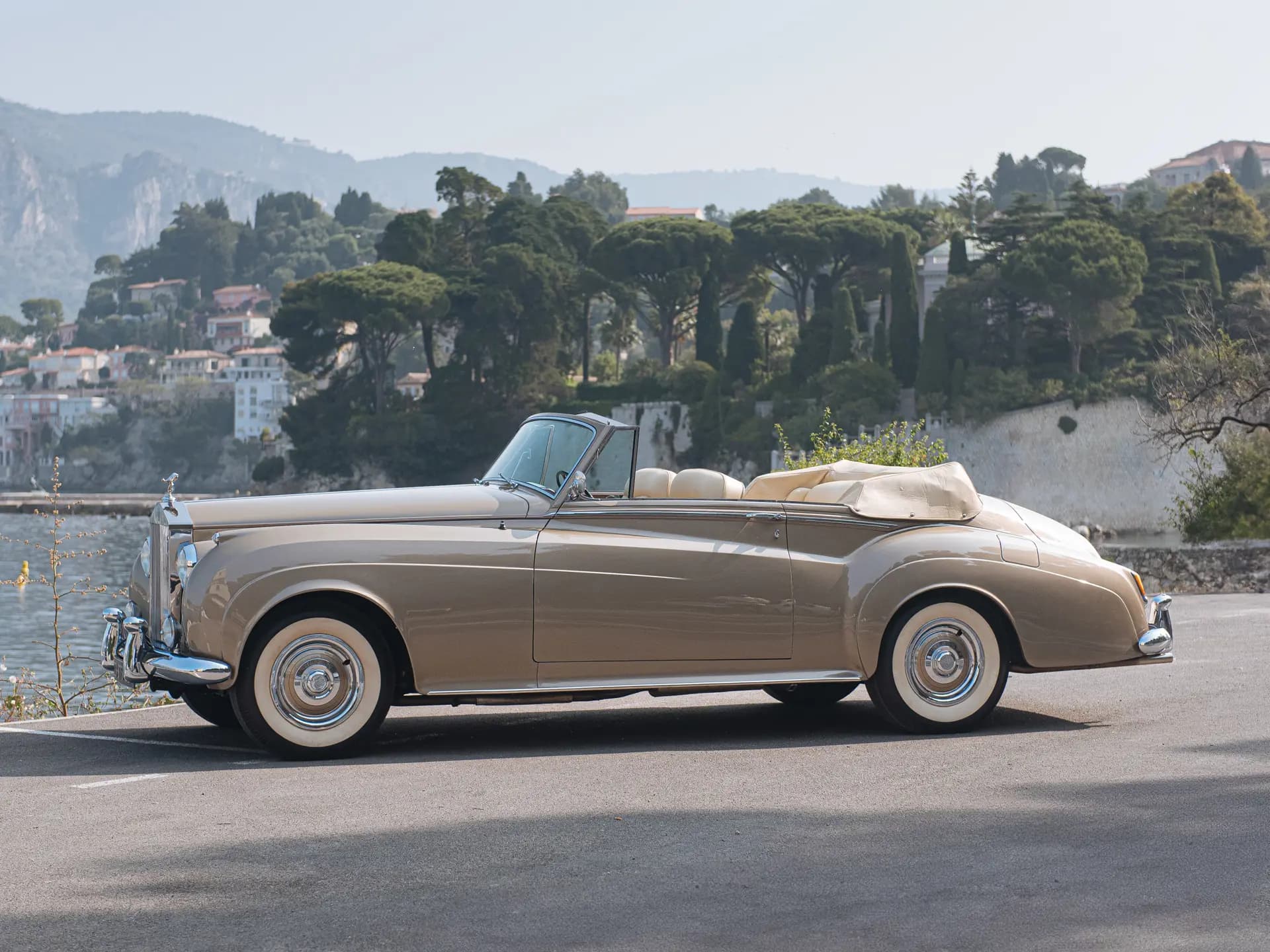 1962 Rolls-Royce Silver Cloud II Drophead Coupé Adaptation sold for €0