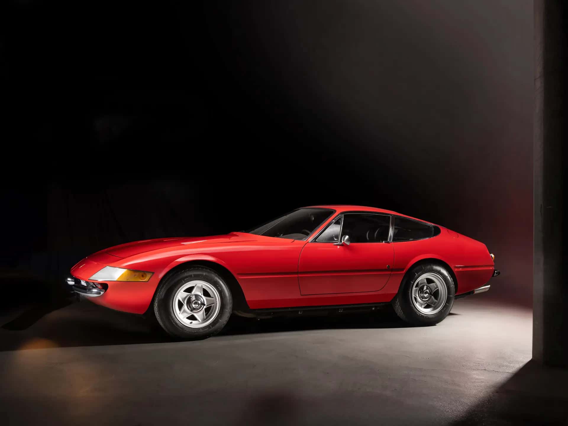 1973 Ferrari 365 GTB/4 Daytona Berlinetta sold for $623,750