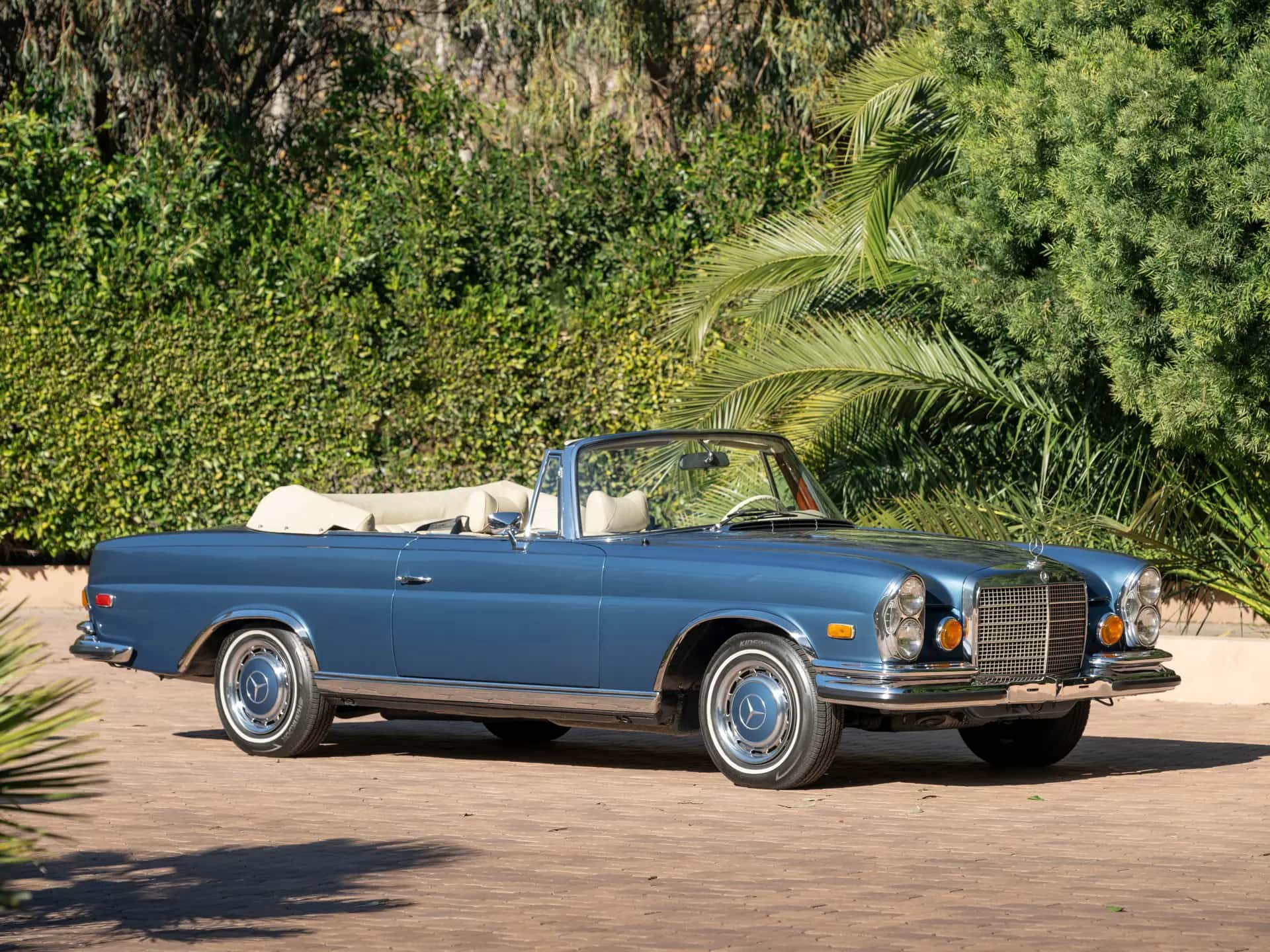 1970 Mercedes-Benz 280 SE 3.5 Cabriolet sold for $329,500