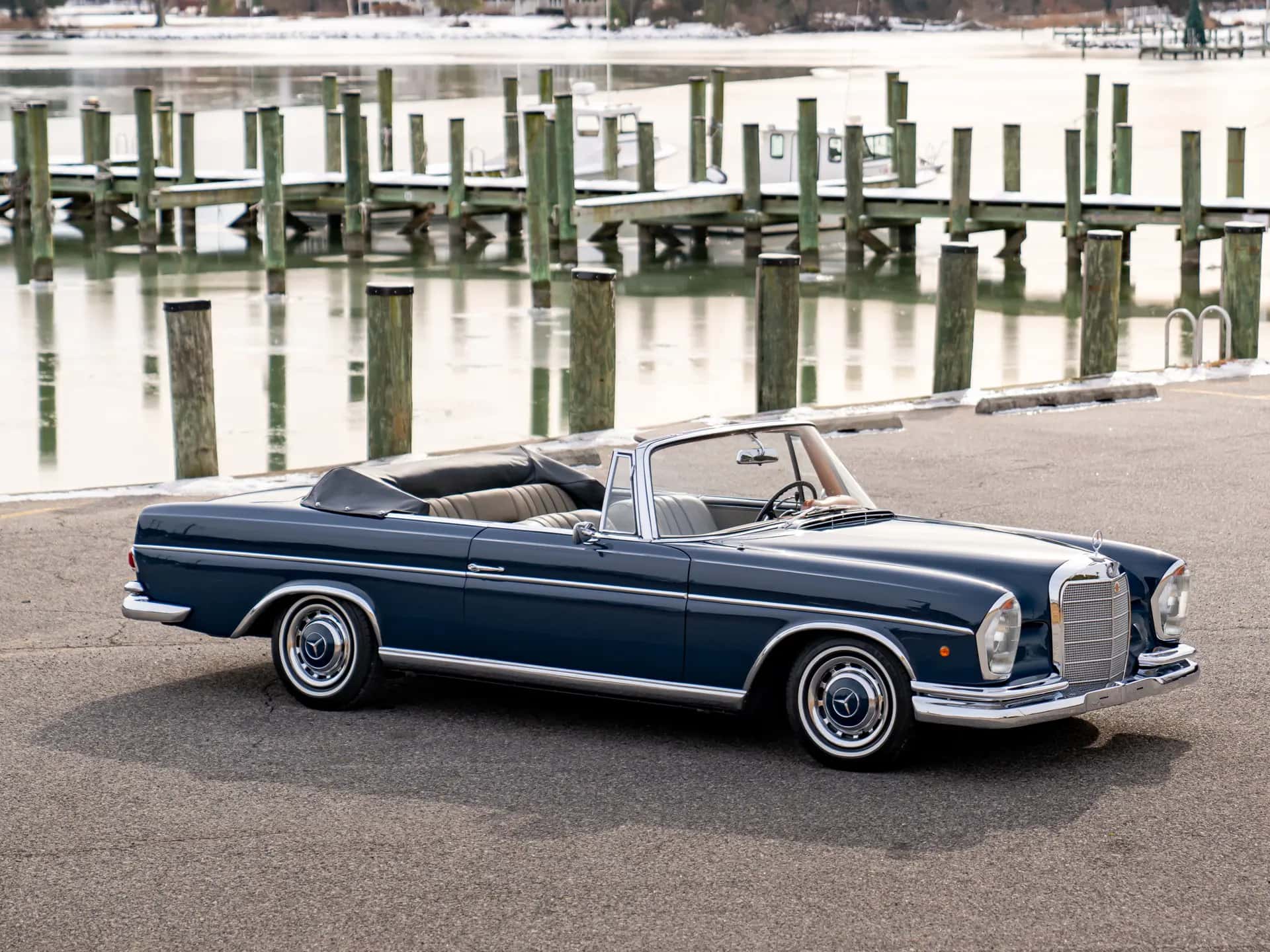 1963 Mercedes-Benz 300 SE Cabriolet sold for $184,800