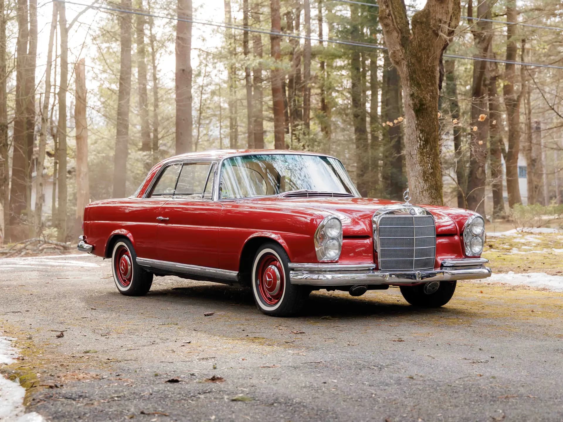 1967 Mercedes-Benz 250 SE Coupe sold for $58,240