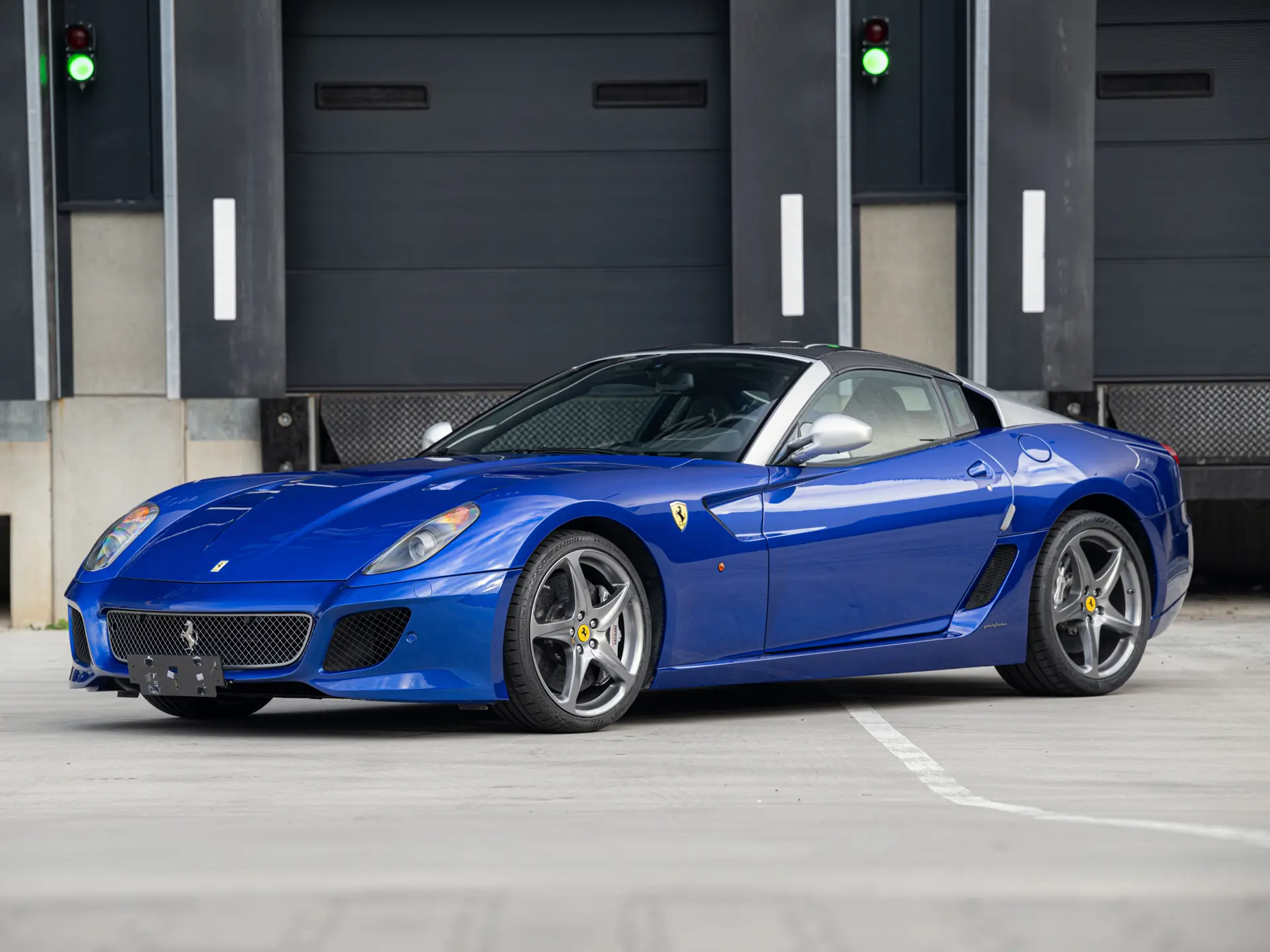 2011 Ferrari SA Aperta sold for €995,000
