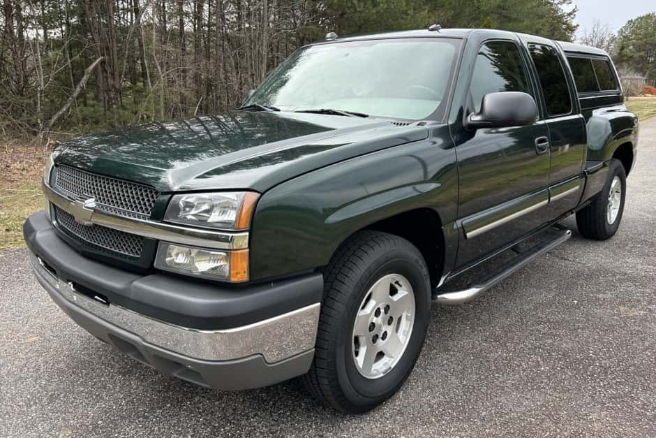 2004 Chevrolet Silverado GMT800 (1999-2007) sold for $24,955
