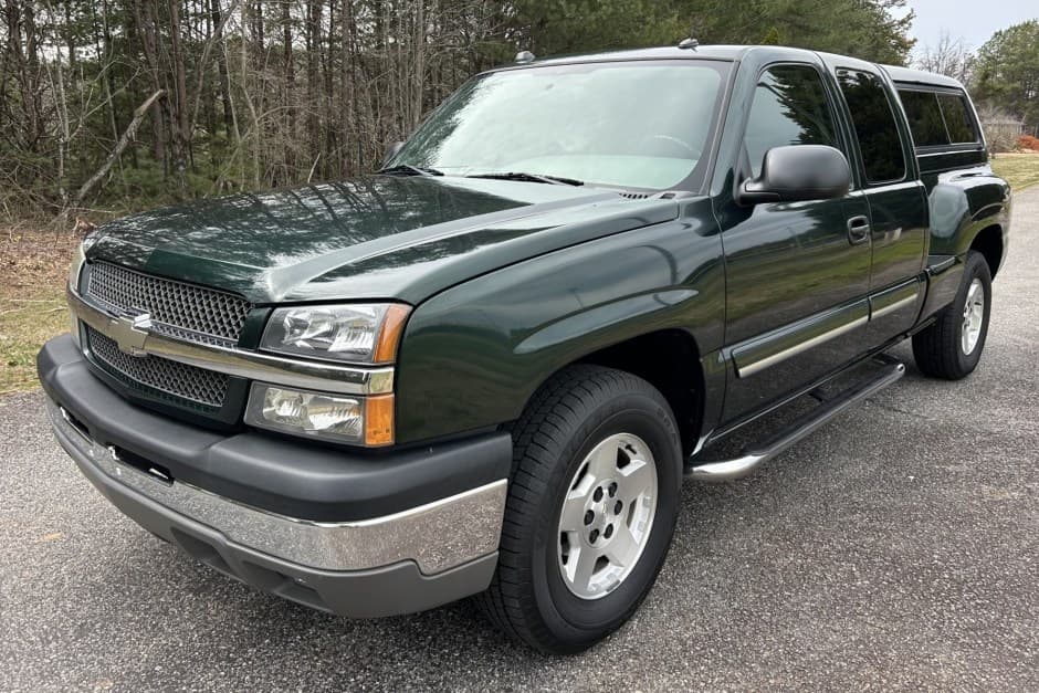 2004 Chevrolet Silverado GMT800 (1999-2007) sold for $24,955
