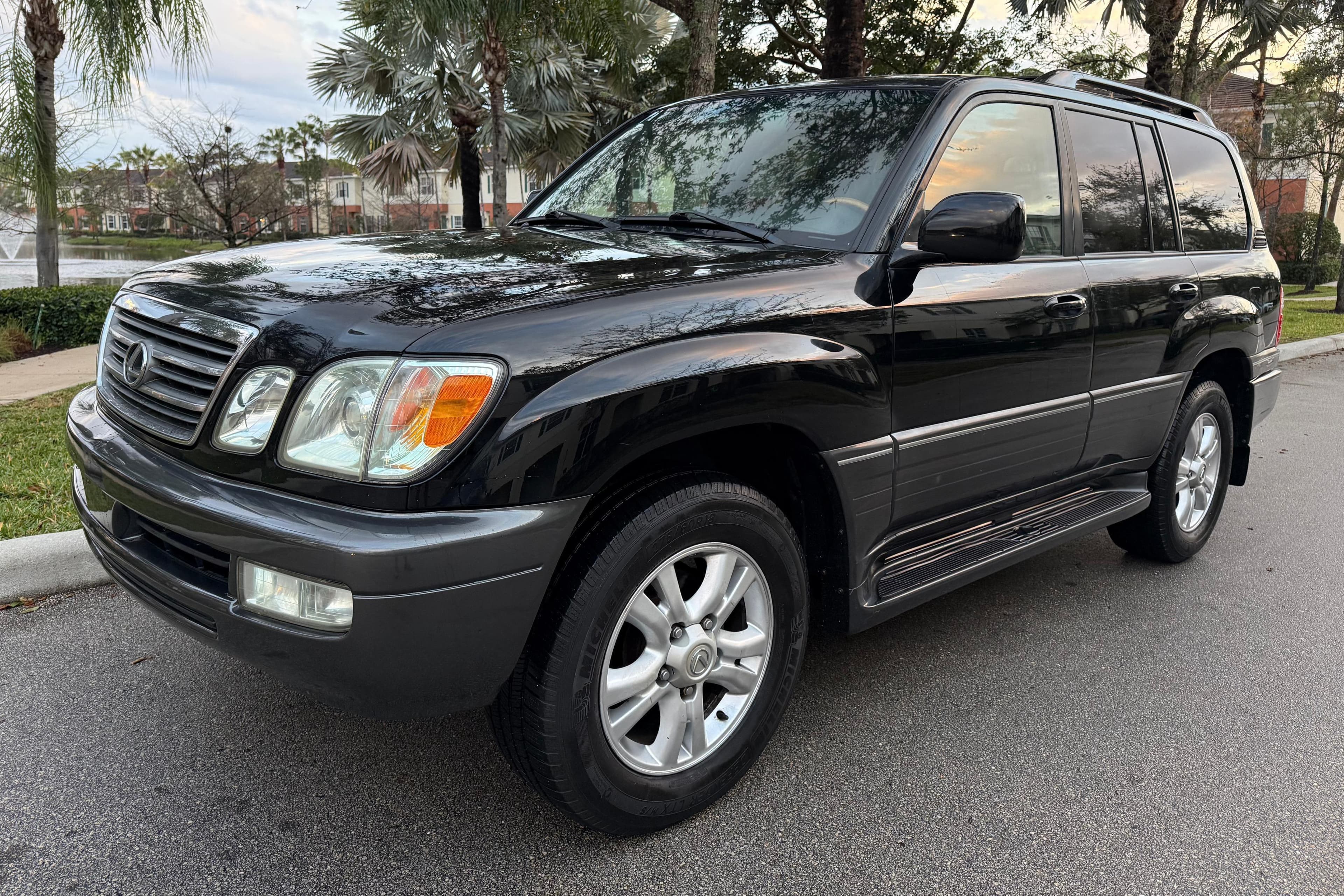2005 Lexus LX sold for $16,725