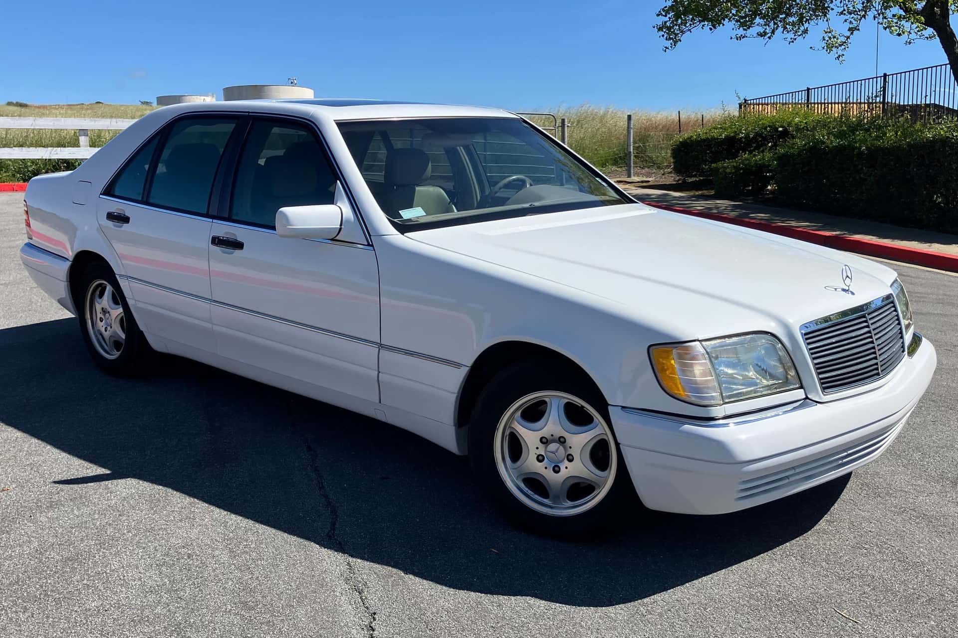 1998 Mercedes-Benz S-Class sold for $7,300