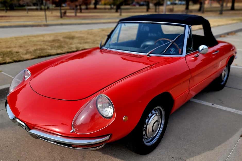 1969 Alfa Romeo 105/115 Spider Series 1 sold for $30,000