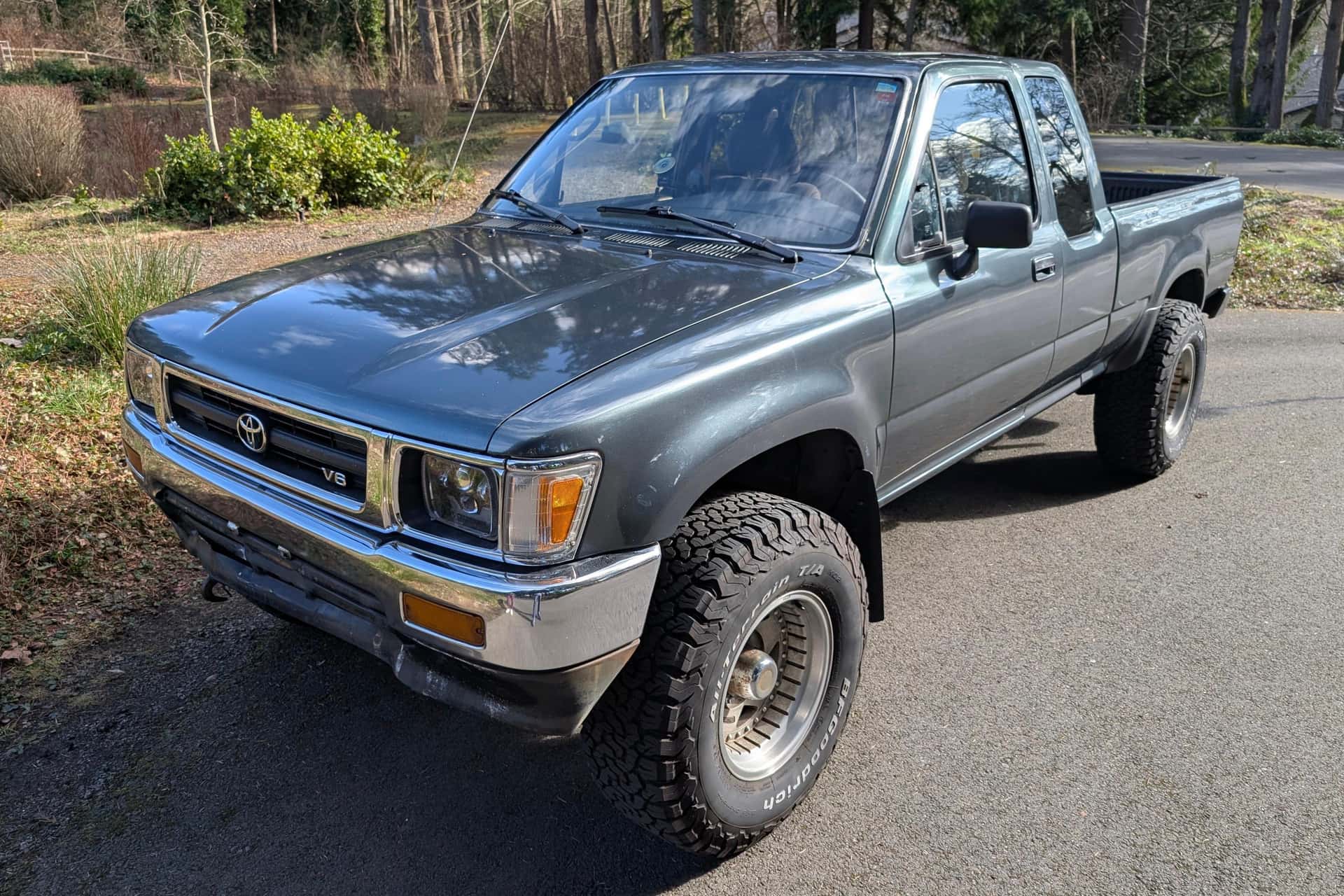 1992 Toyota Pickup sold for $8,000