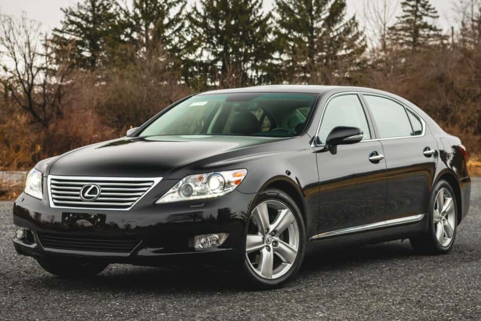 2012 Lexus LS Sedan sold for $32,000