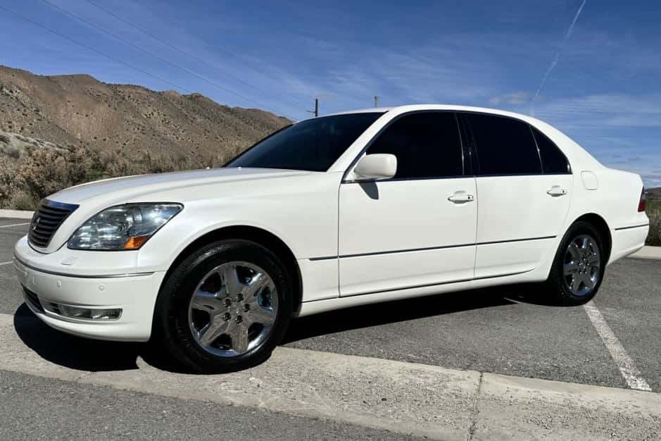 2004 Lexus LS Sedan sold for $18,251