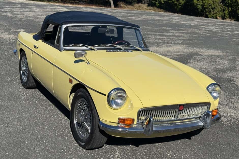 1969 MG MGB sold for $9,900