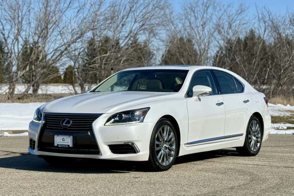 2016 Lexus LS Sedan sold for $16,500