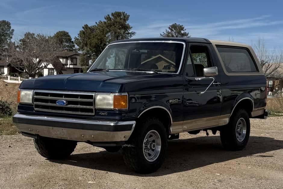 1990 Ford Bronco 4th-5th Generations 1987-1996 sold for $8,500
