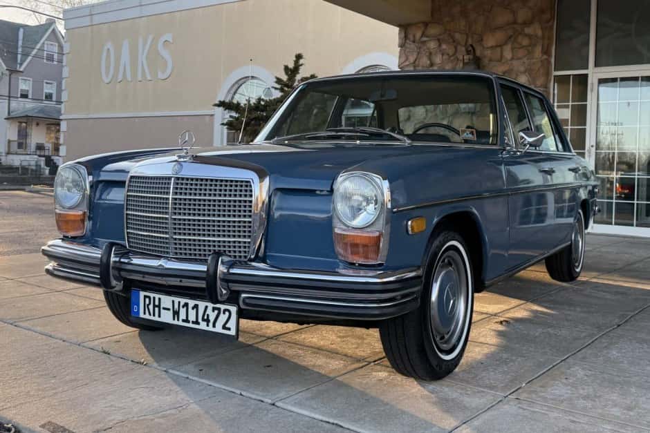 1972 Mercedes-Benz W114 & W115 sold for $15,000