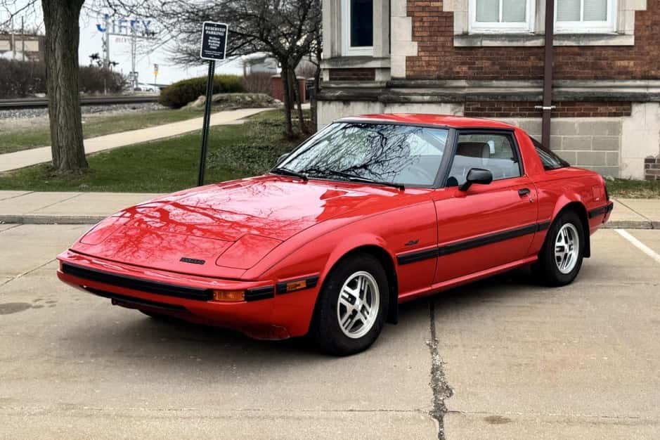 1985 Mazda RX-7 FB sold for $9,600
