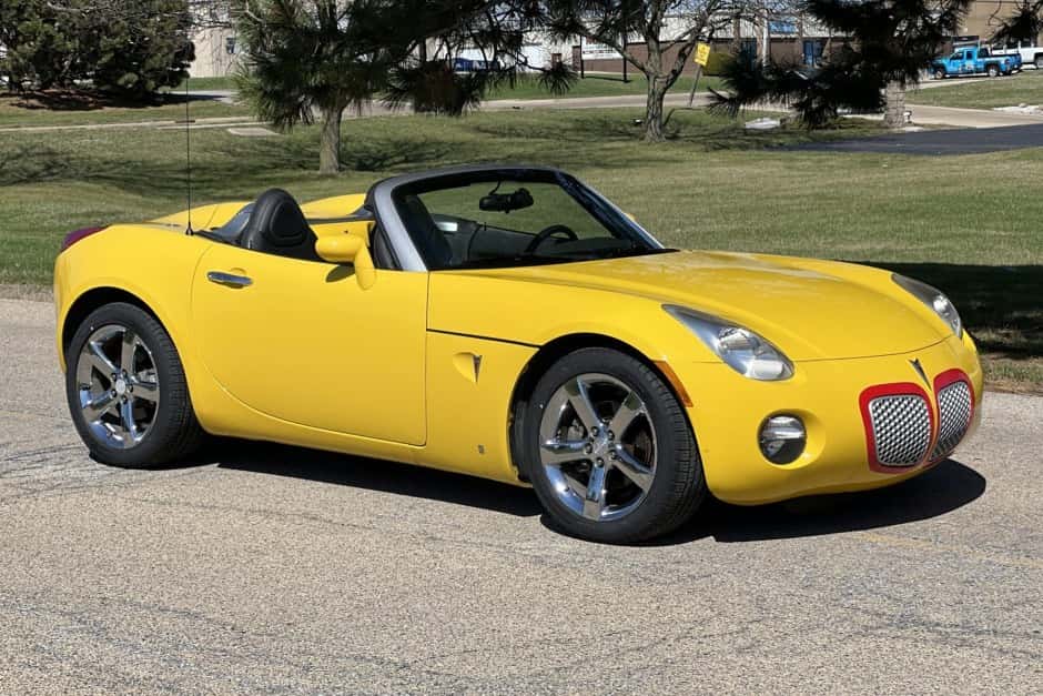 2007 Pontiac Solstice sold for $8,400