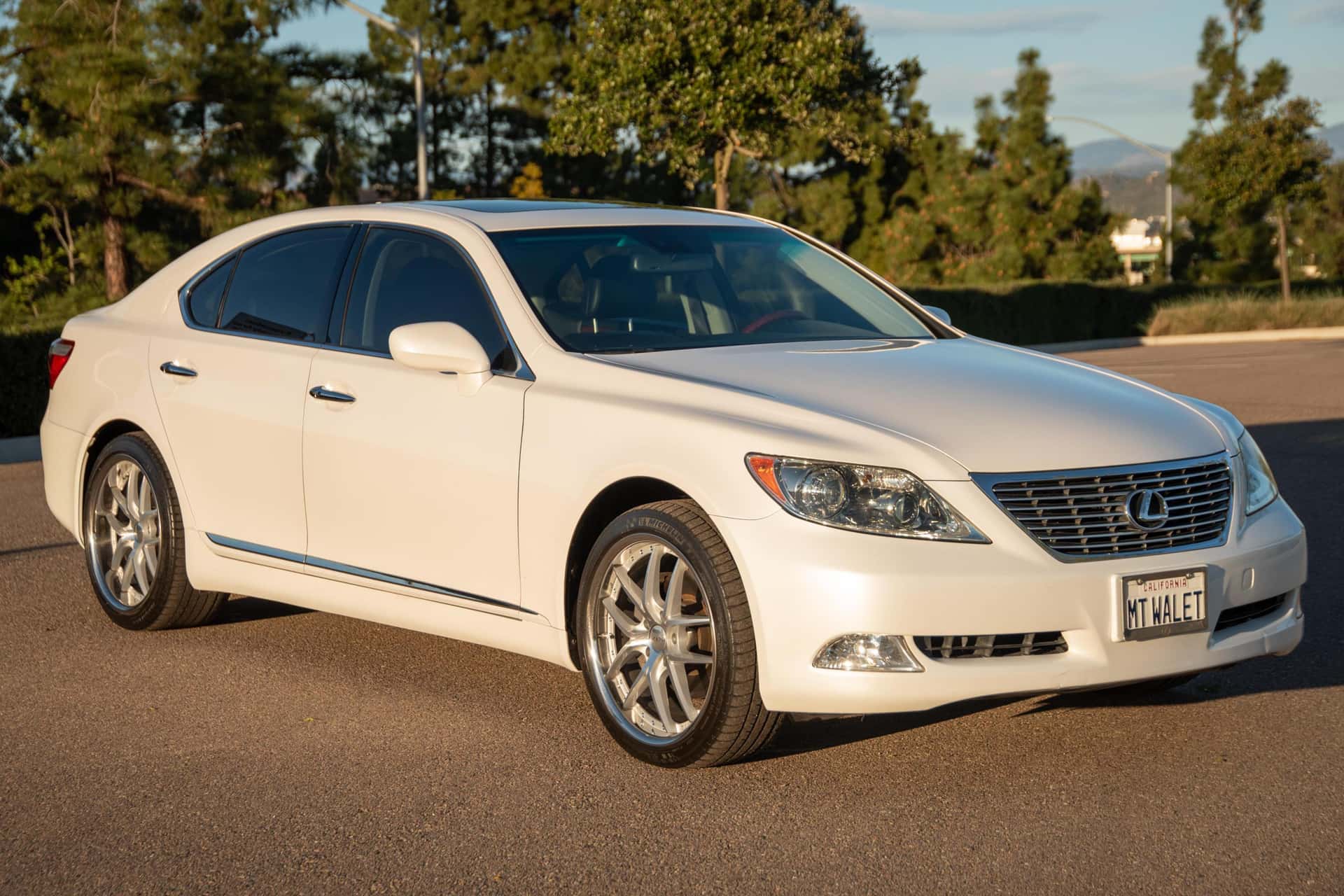 2008 Lexus LS sold for $14,600
