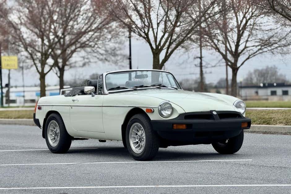 1976 MG MGB sold for $3,500