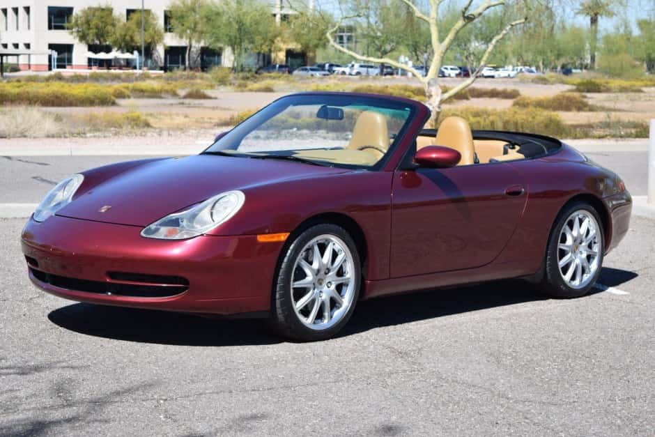 1999 Porsche 996 911 Carrera sold for $23,000