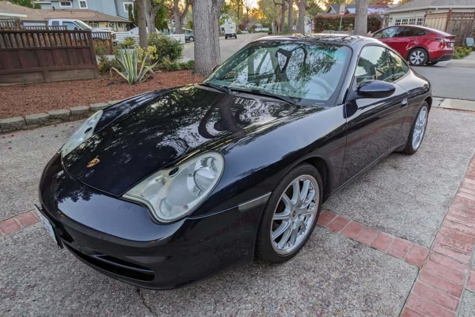 2002 Porsche 996 911 Carrera sold for $30,500