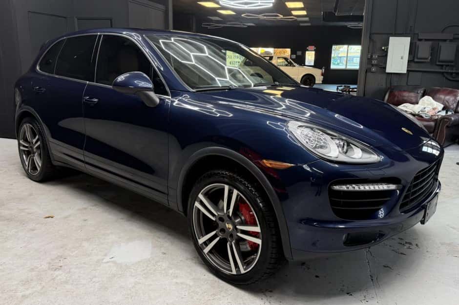 2011 Porsche 958 Cayenne (2011-2018) sold for $24,000