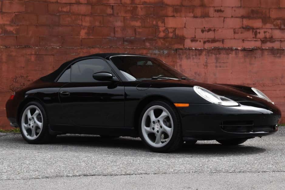 2001 Porsche 996 911 Carrera sold for $27,750