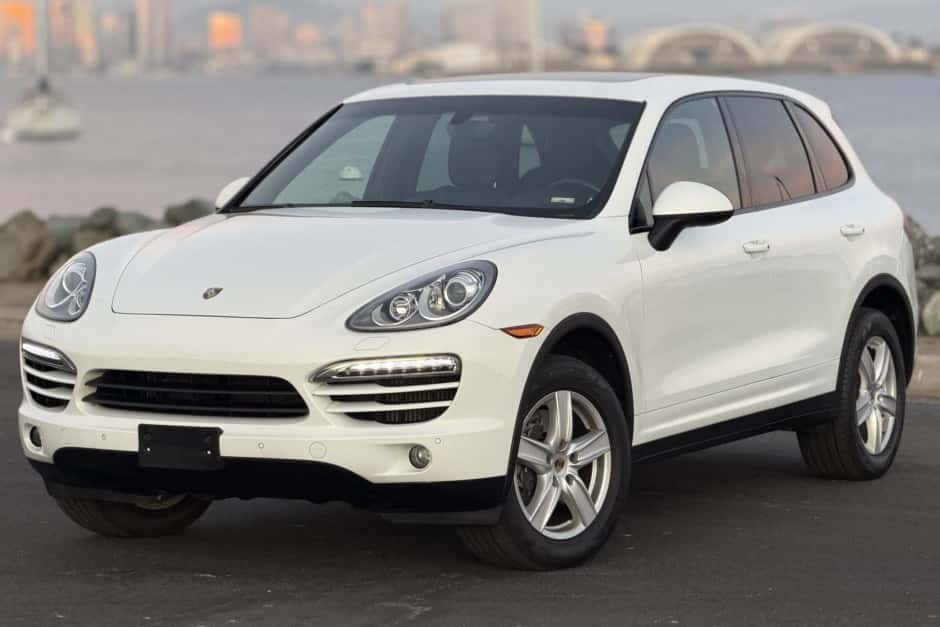 2013 Porsche 958 Cayenne (2011-2018) sold for $22,911