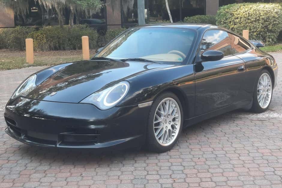 2002 Porsche 996 911 Carrera sold for $26,000