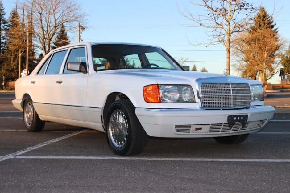 1990 Mercedes-Benz W126 S-Class sold for $8,366
