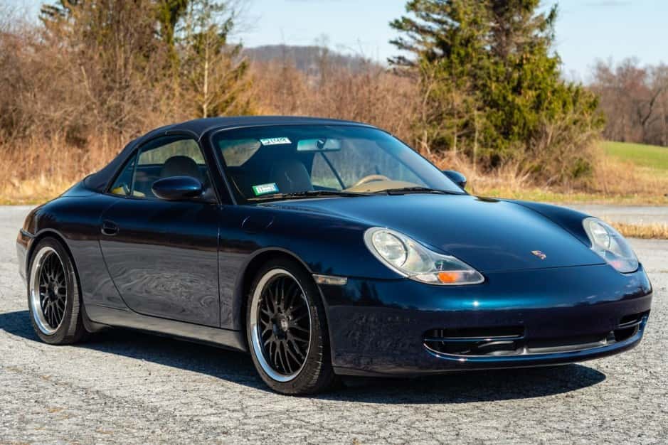 2000 Porsche 996 911 Carrera sold for $33,000