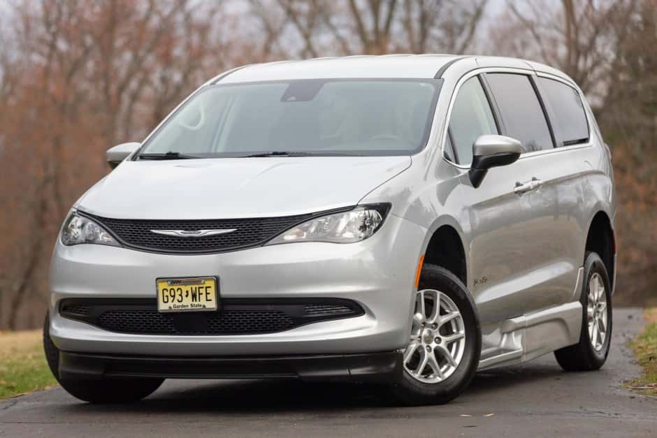 2023 Chrysler Voyager (2020-2026) sold for $41,000