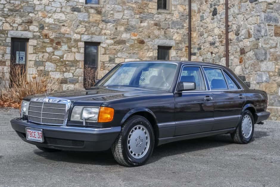 1990 Mercedes-Benz W126 S-Class sold for $20,810
