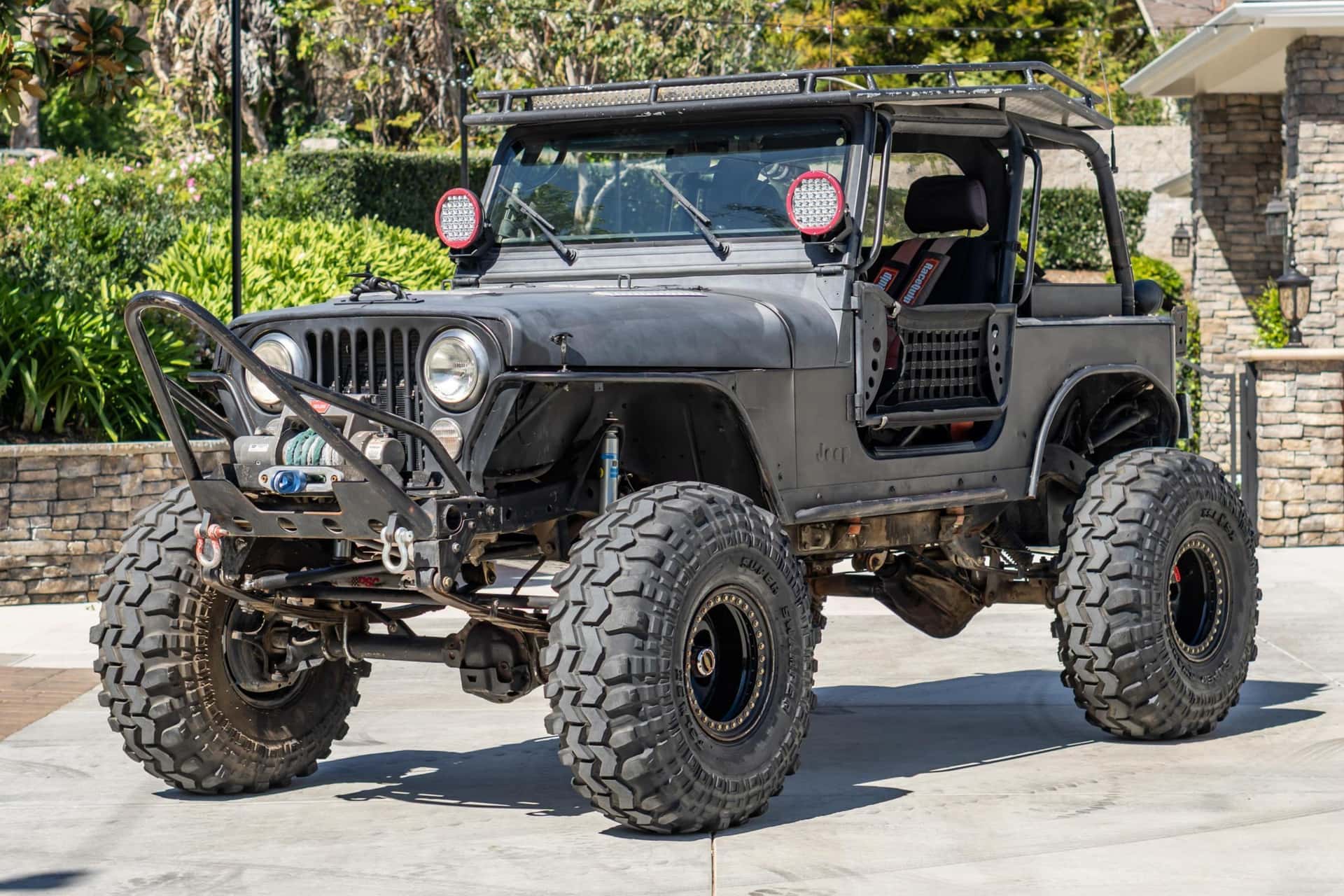 1971 Jeep Wrangler sold for $11,100