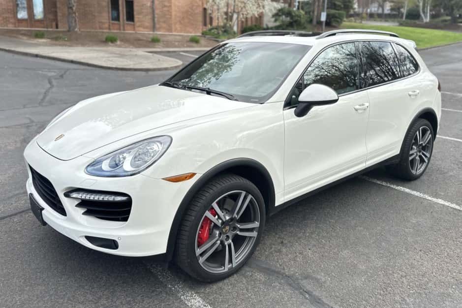 2012 Porsche 958 Cayenne (2011-2018) sold for $41,750