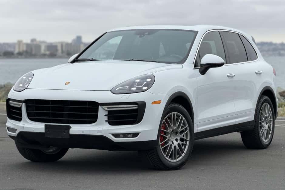 2015 Porsche 958 Cayenne (2011-2018) sold for $16,750