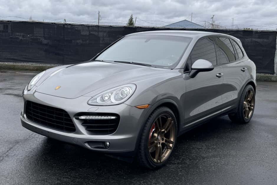 2011 Porsche 958 Cayenne (2011-2018) sold for $20,250