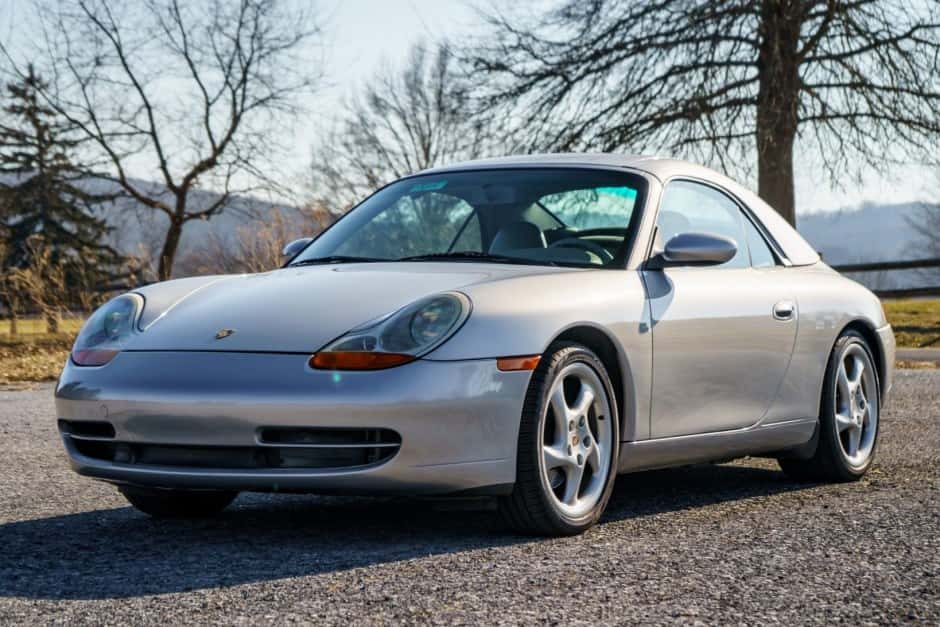 1999 Porsche 996 911 Carrera sold for $23,000