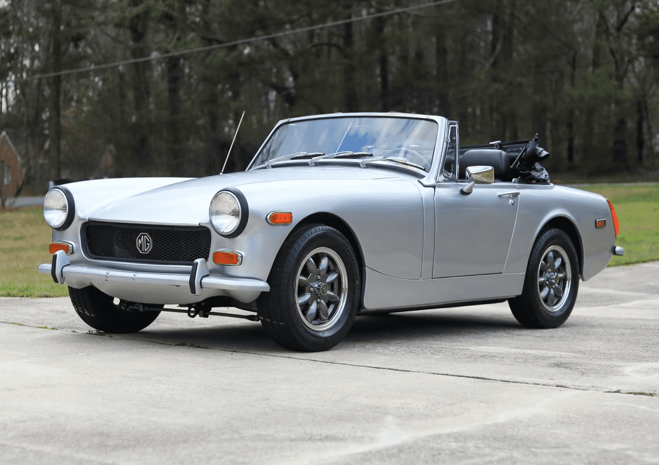 1974 MG Midget sold for $13,750