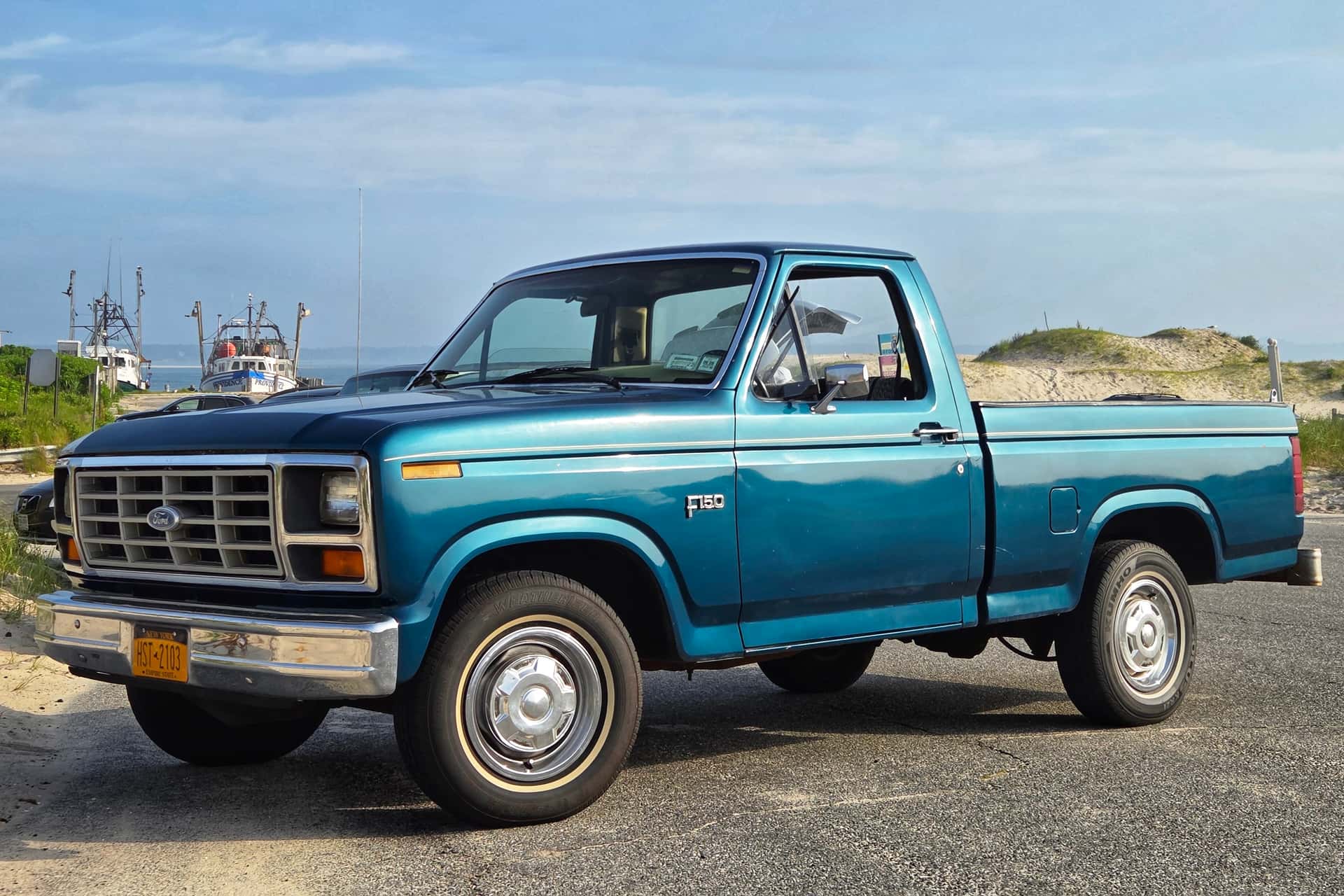 1985 Ford F-150 sold for $12,400