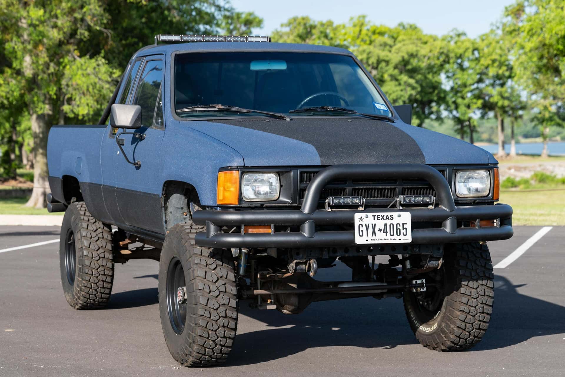 1984 Toyota Pickup sold for $10,200