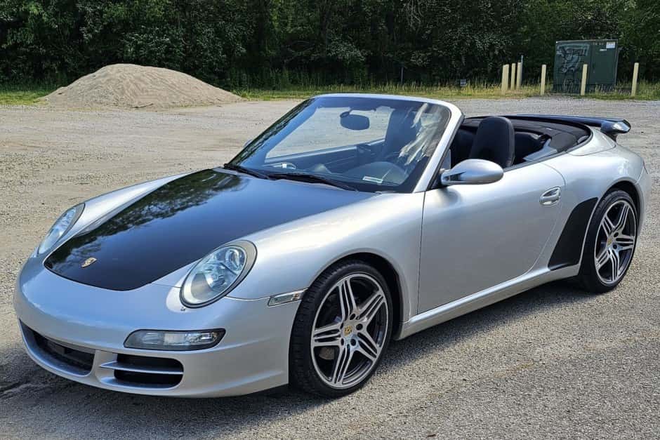 2005 Porsche 997 911 Carrera sold for $28,000