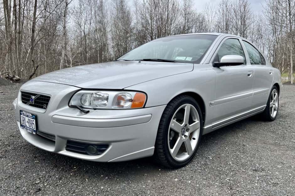 2005 Volvo S60R sold for $9,500