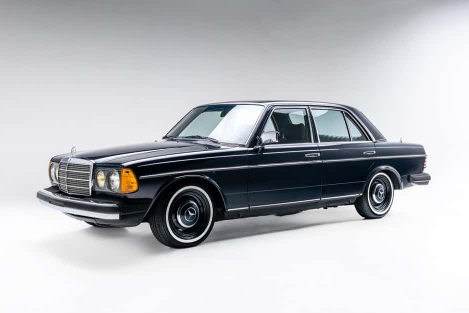 1981 Mercedes-Benz W123 sold for $10,000