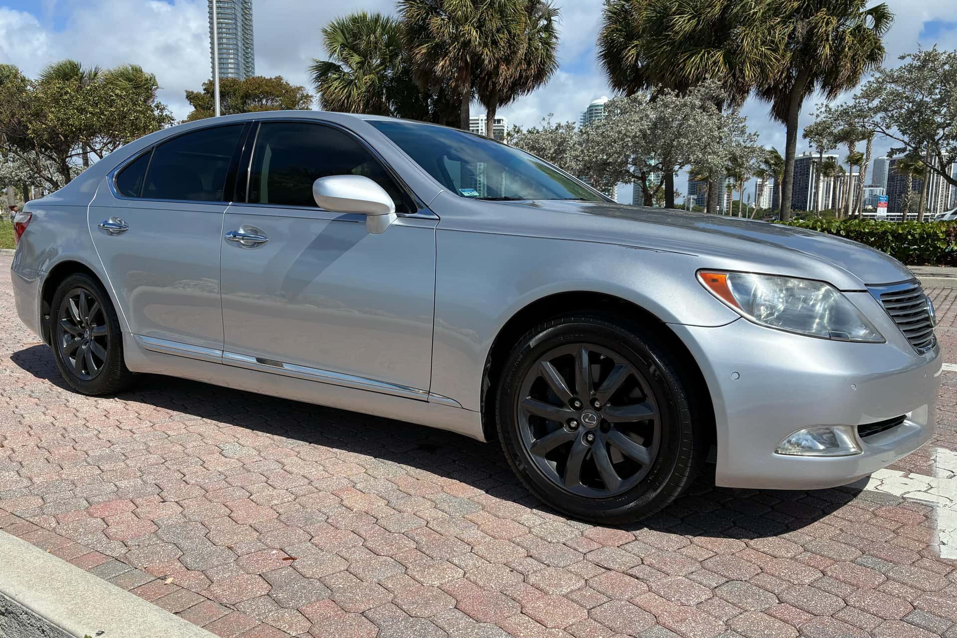 2009 Lexus LS sold for $7,250