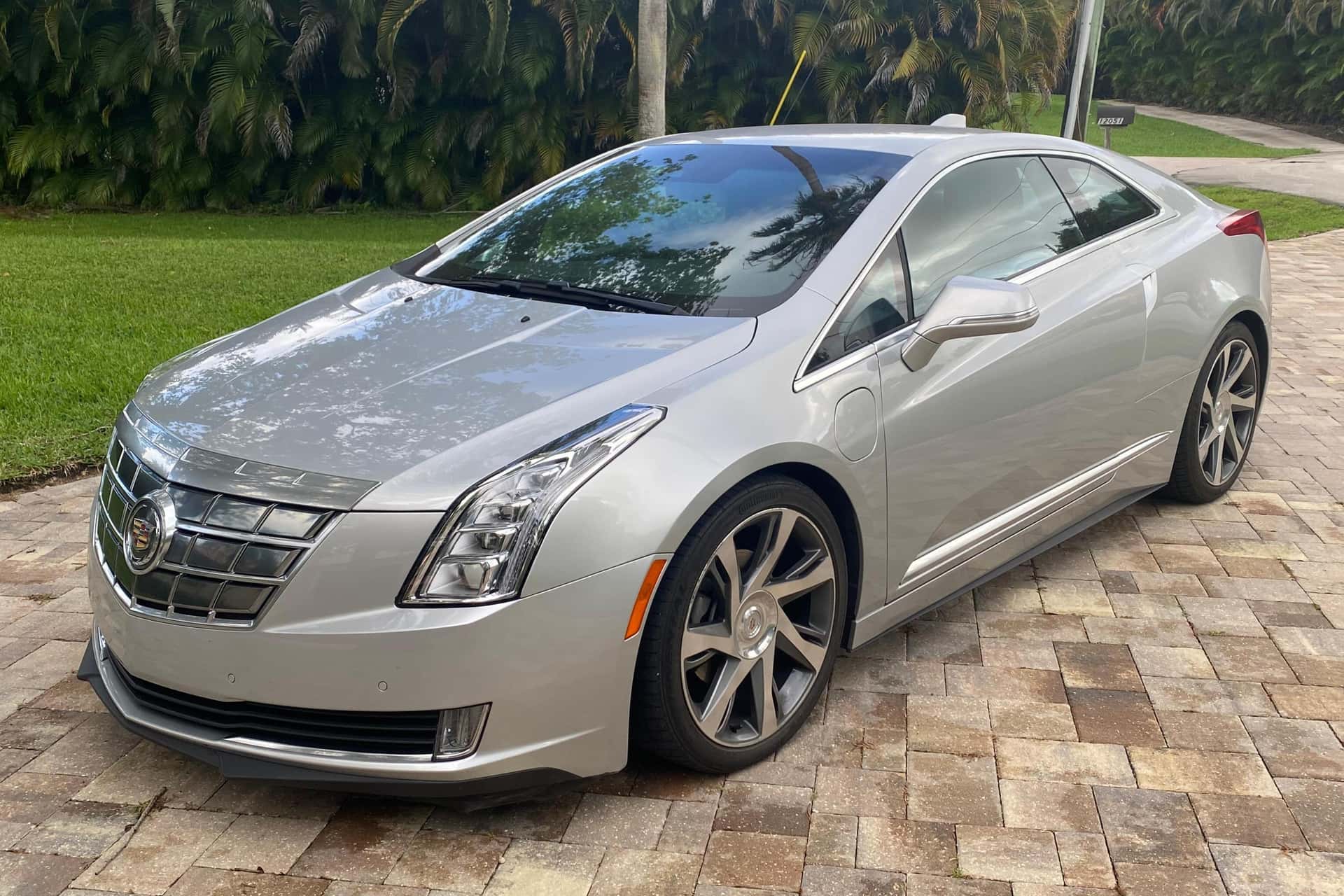 2014 Cadillac ELR sold for $10,600