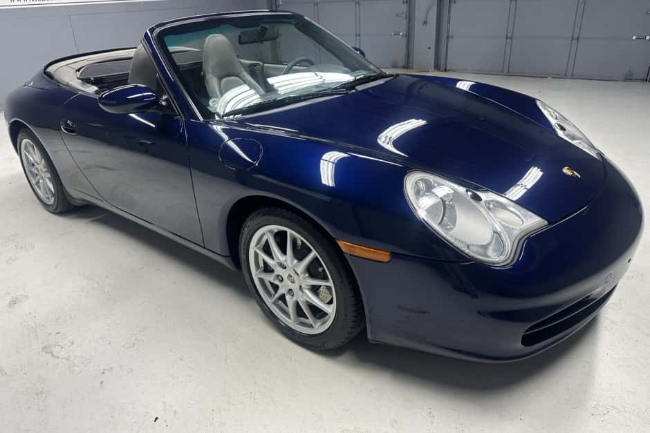 2002 Porsche 996 911 Carrera sold for $33,000