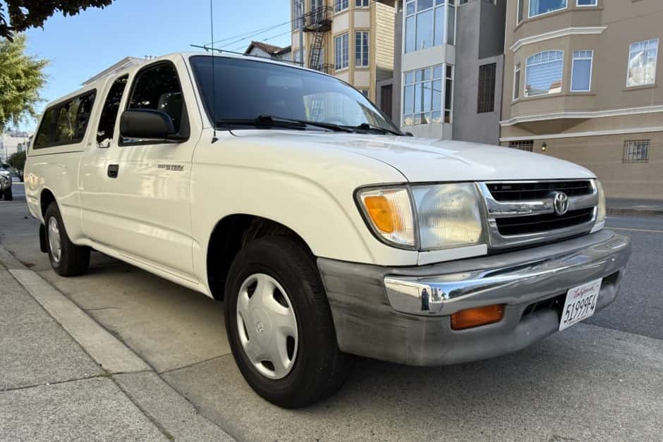 1999 Toyota Tacoma (N1X0 1995-2005) sold for $11,680
